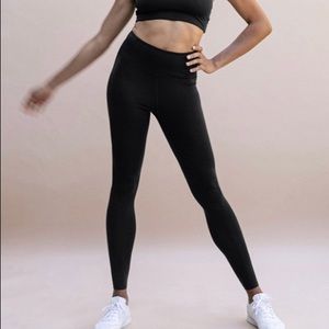 NEW Girlfriend Collective FLOAT cropped leggings